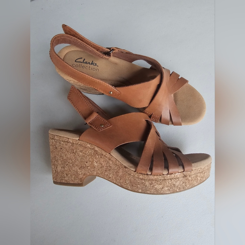 Women's Clarks, Giselle Ivy Sandal Tan/Brown Leather Leather Size 9M